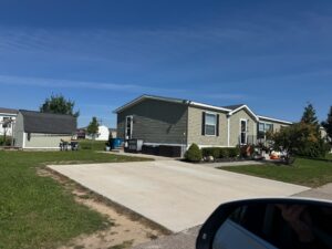 Photo 3 of the manufactured home for sale at 4273 Morningstar Drive in Allendale, MI